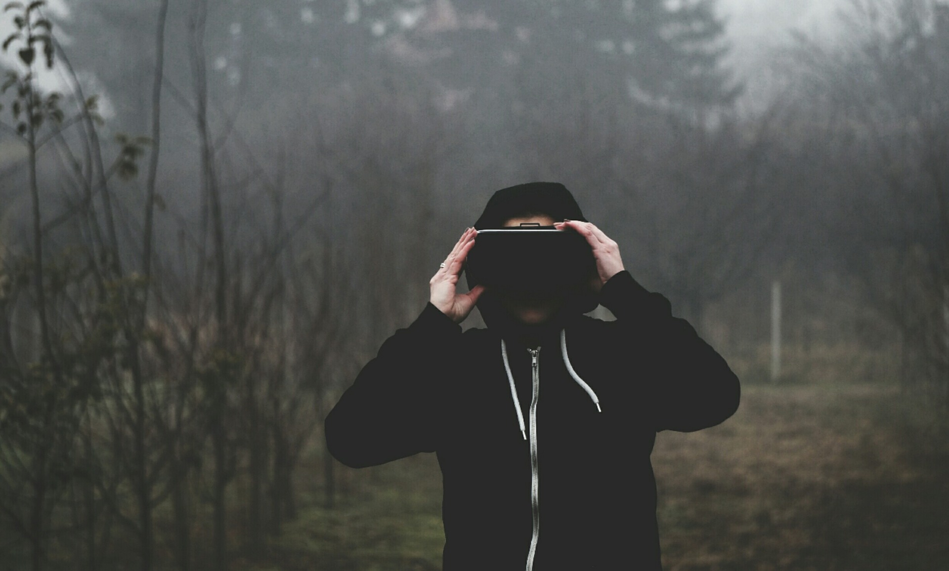 virtual-reality-g8e6509c98_1920